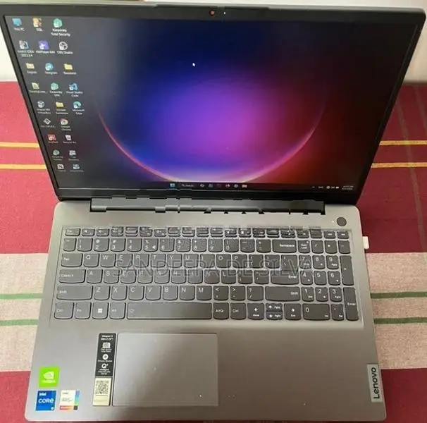 Lenovo IdeaPad (2024)