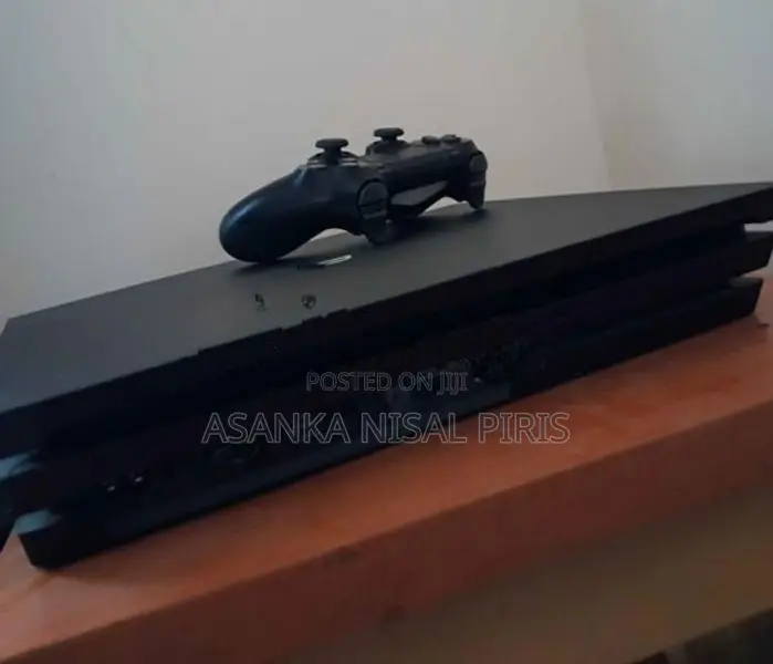PS4 pro 1TB Consoles