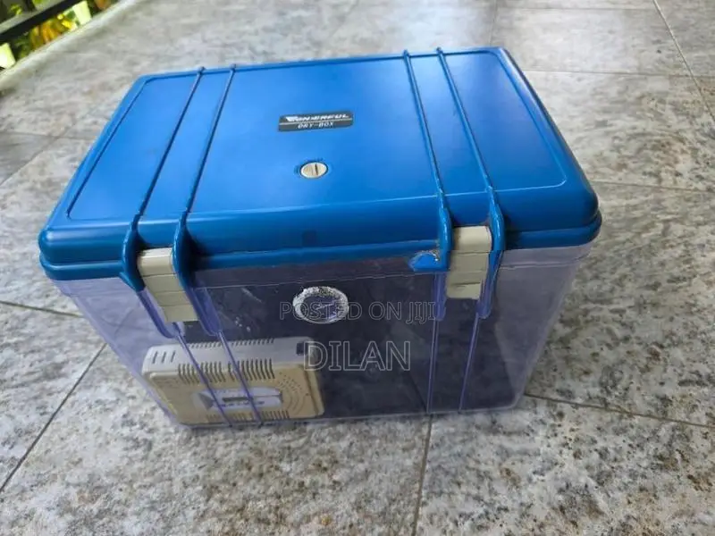 Nikon D7200 Camera Lens Dry Box Flasher