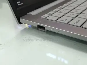 ASUS Vivobook 15 E1504F AMD Ryzen 5 7520U 16GB RAM 512GB NVMe 15.6"