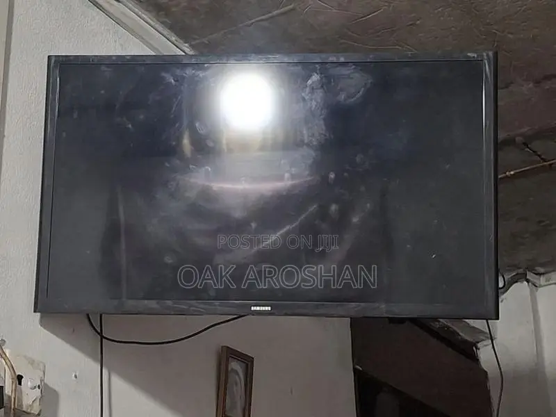 UA32J4003DR 32 Inch Samsung Smart TV