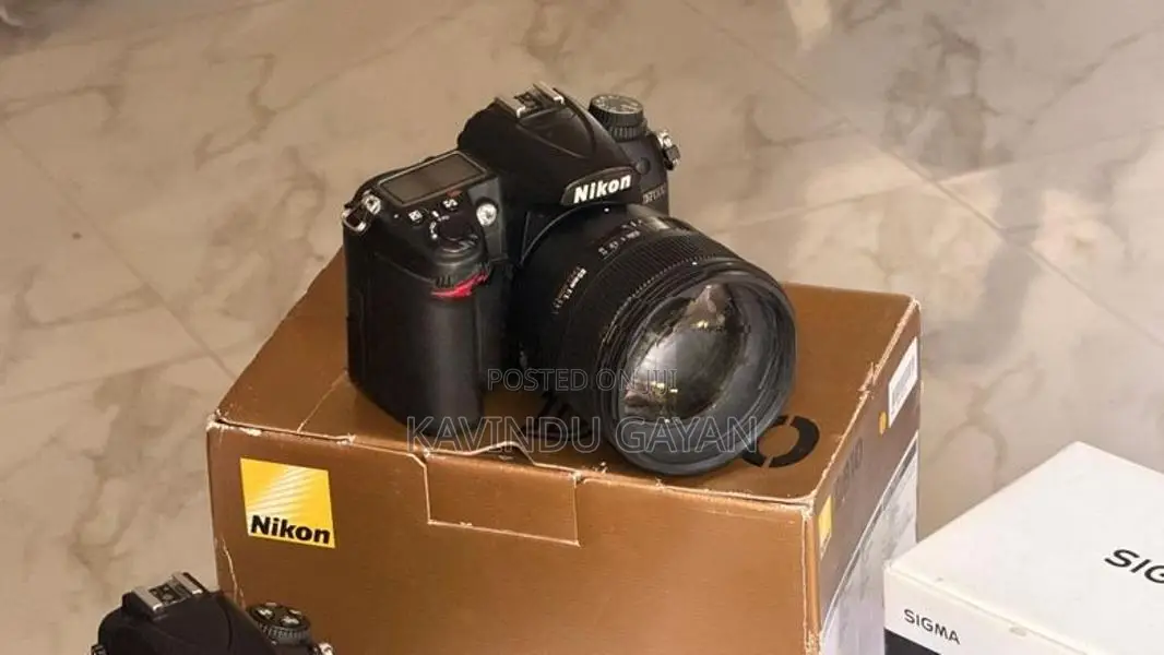 Nikon D810 Fulset Box + 2 Batteries