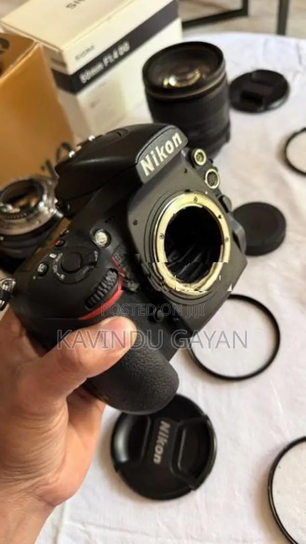 Nikon D810 Fulset Box + 2 Batteries