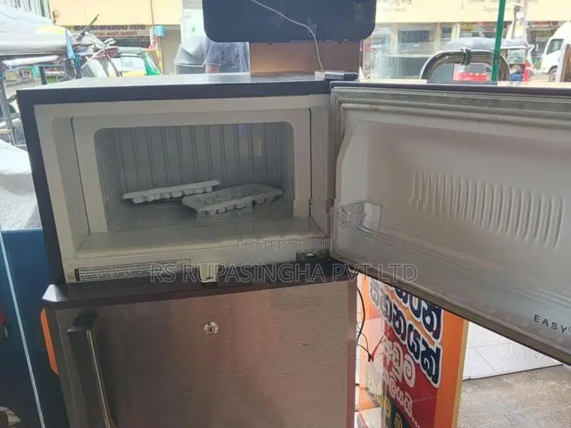 Innovex 4 1/2 Dubble Door Fridge