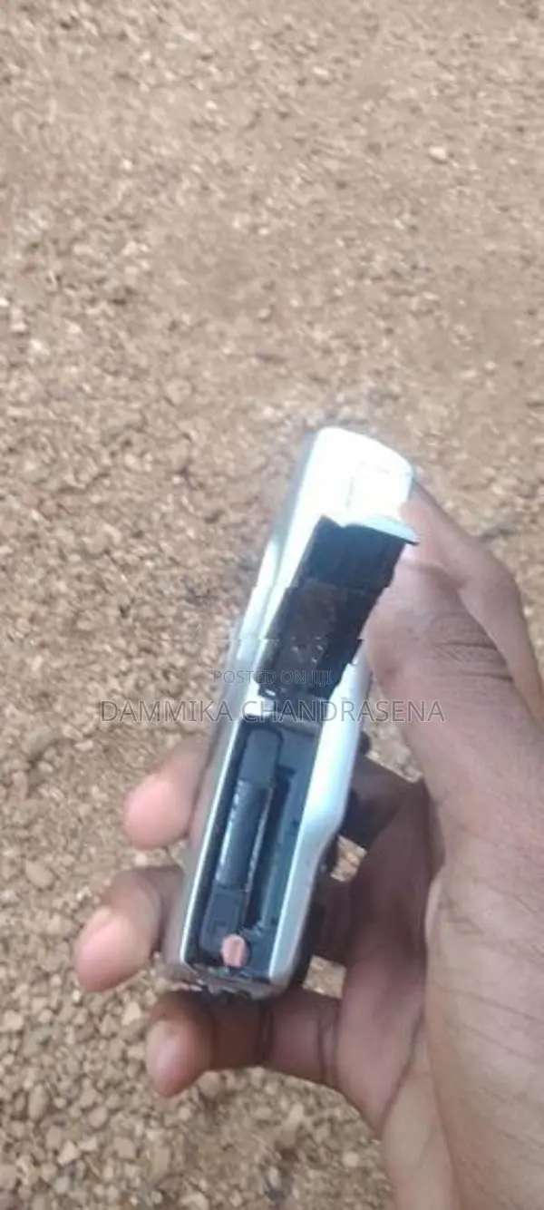 Canon SD Card එක නැත ෙ ගන්න කෙනෙක් වට්සැප් මැසේජ් එකක් දන්න