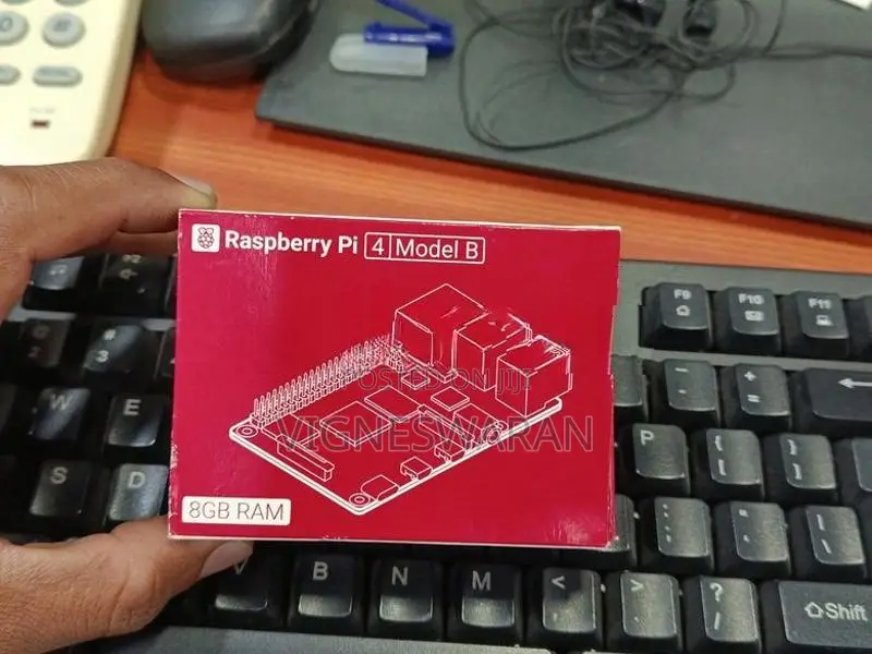Raspberry Pi 4 Model B - Desktop computer