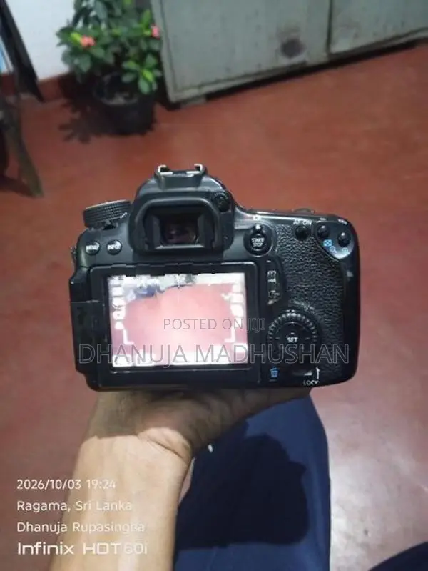 ​Canon EOS 70D Camera with EF-S 18-135mm IS STM Lens Full Kit