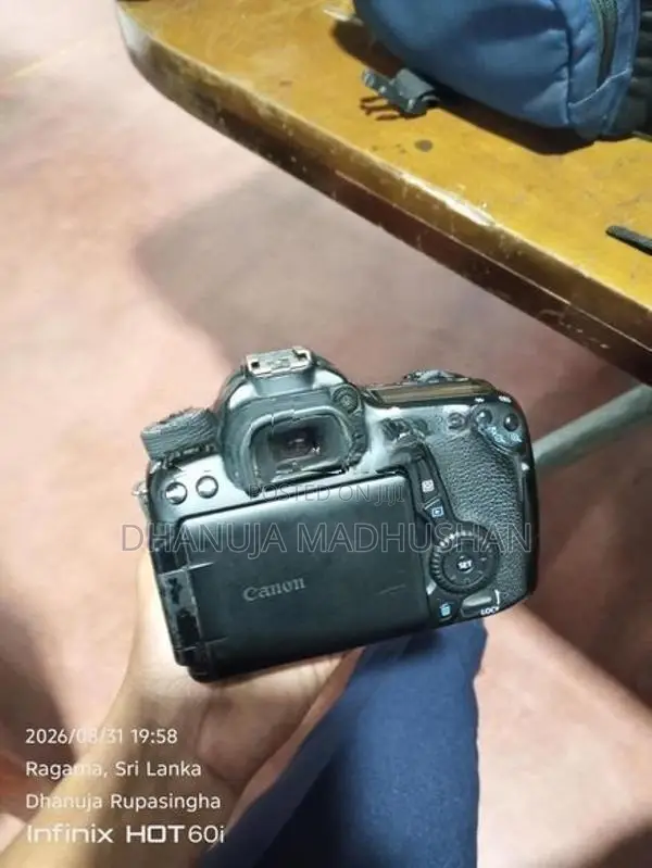 ​Canon EOS 70D Camera with EF-S 18-135mm IS STM Lens Full Kit
