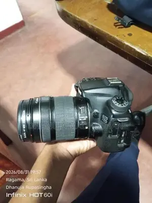 ​Canon EOS 70D Camera with EF-S 18-135mm IS STM Lens Full Kit