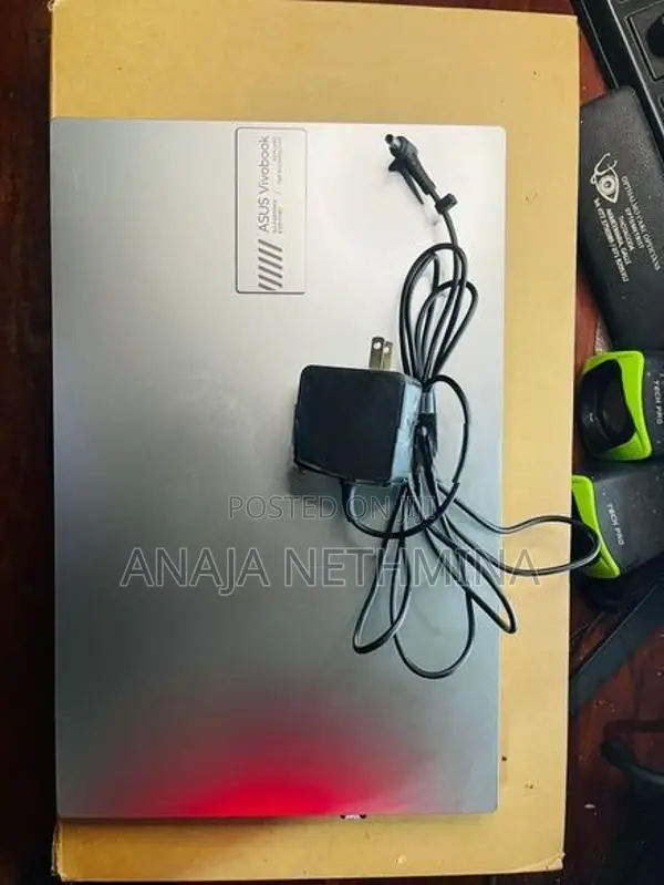 ASUS Vivobook Laptop ) / i3 8GB RAM 256GB NVMe