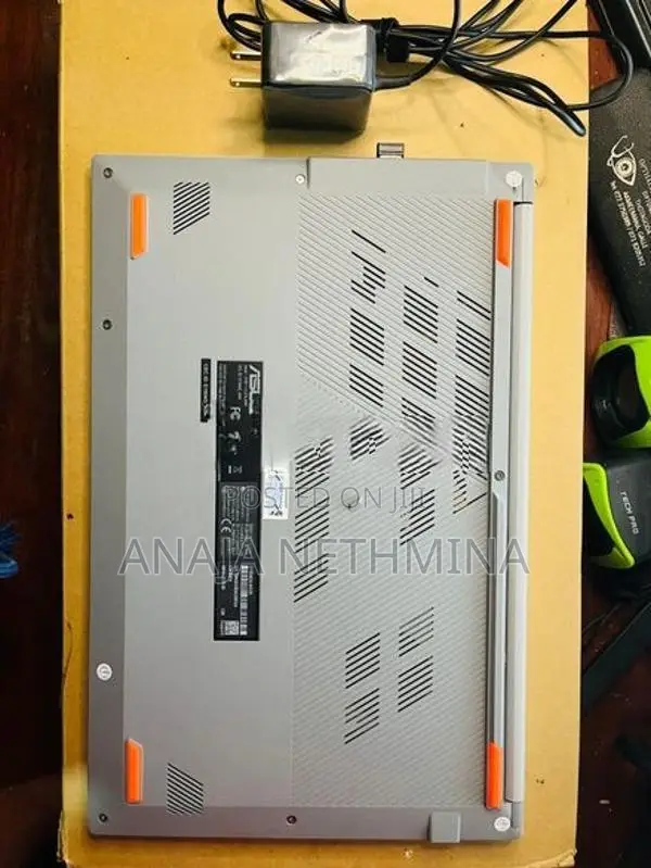 ASUS Vivobook Laptop ) / i3 8GB RAM 256GB NVMe