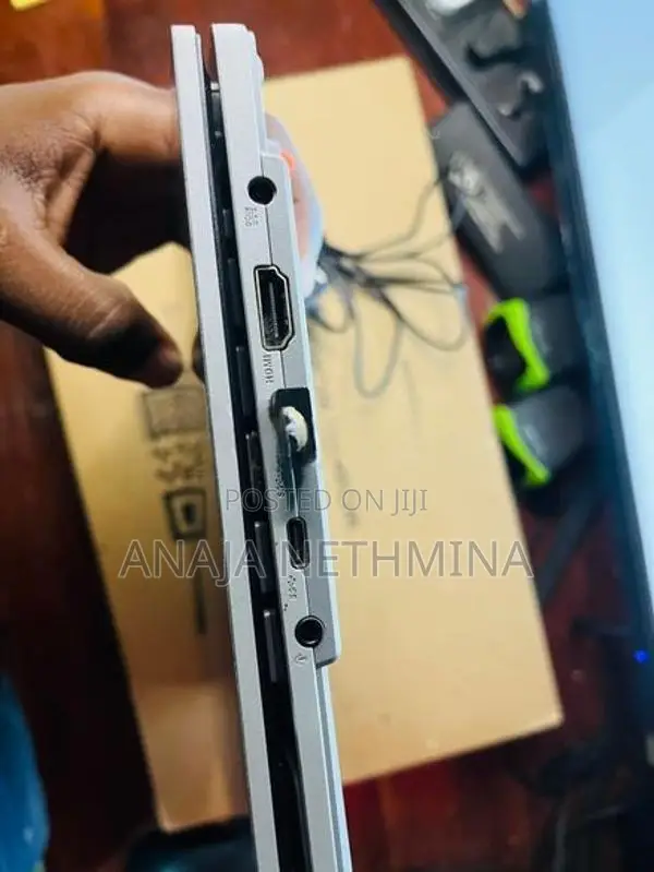 ASUS Vivobook Laptop ) / i3 8GB RAM 256GB NVMe
