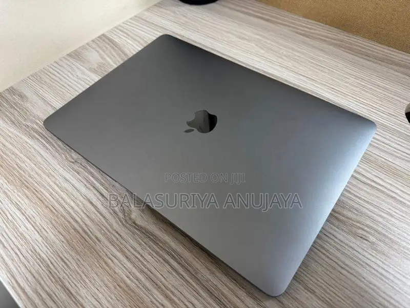 MacBook Air M1 8GB 256SSd