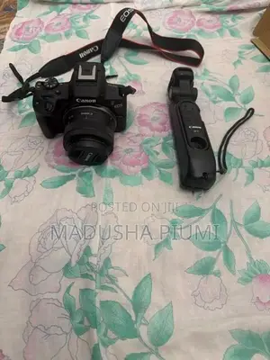 Canon EOS R50 with 18–45mm Lens