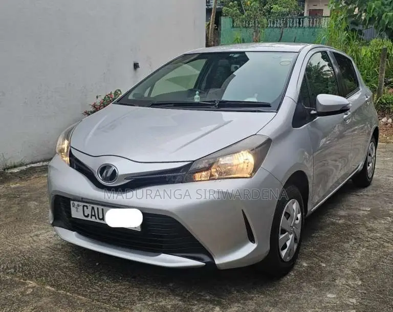 Toyota Vitz 2015 Car (Used)