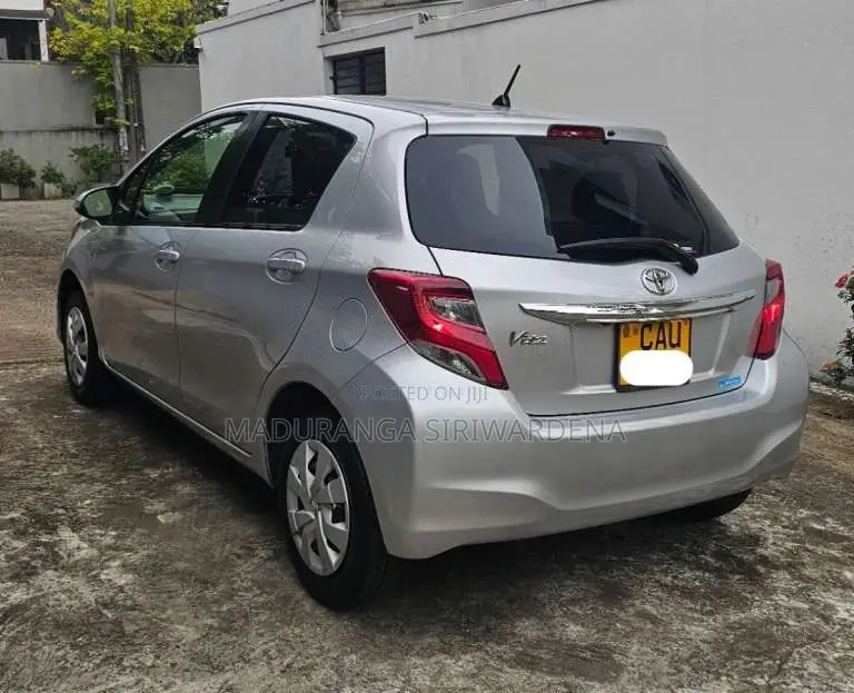 Toyota Vitz 2015 Car (Used)