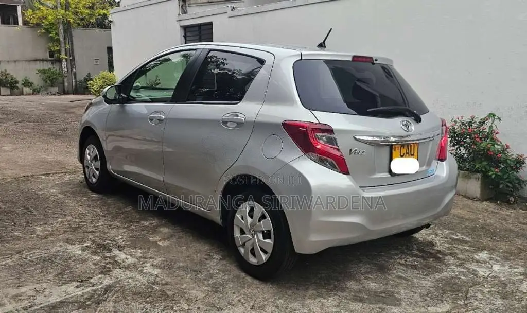 Toyota Vitz 2015 Car (Used)
