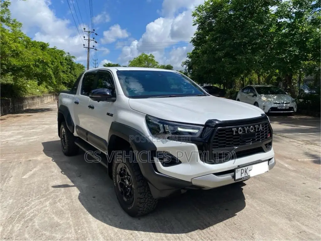 Toyota Hilux 2024 Pickup (Used)
