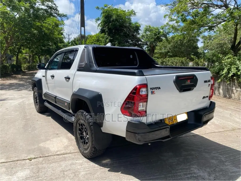 Toyota Hilux 2024 Pickup (Used)