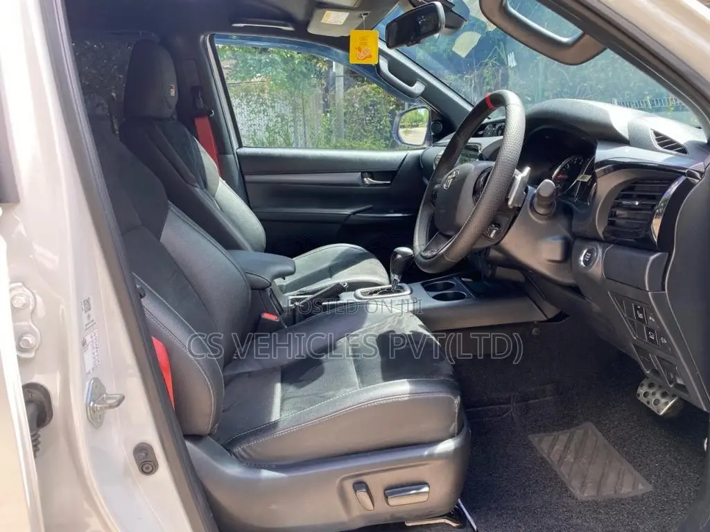Toyota Hilux 2024 Pickup (Used)