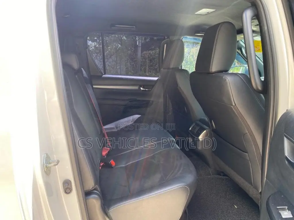 Toyota Hilux 2024 Pickup (Used)