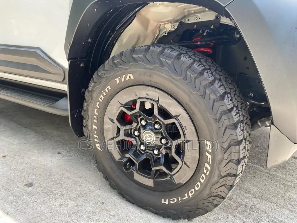 Toyota Hilux 2024 Pickup (Used)