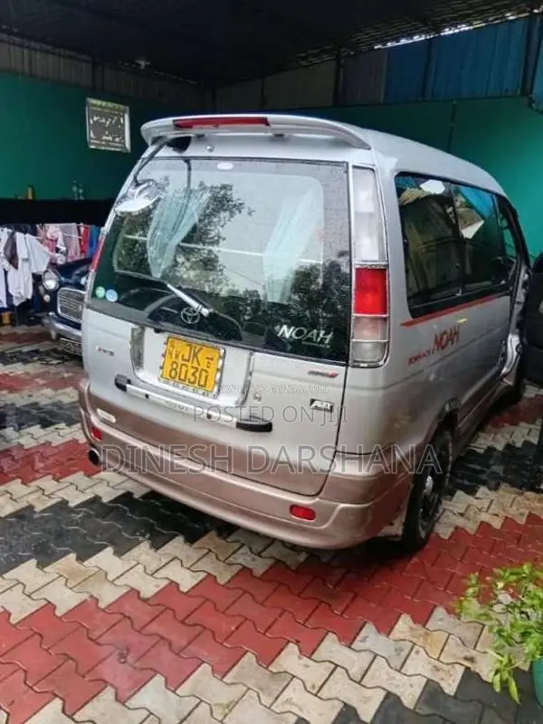 Toyota NOAH 2004 Van (Used)
