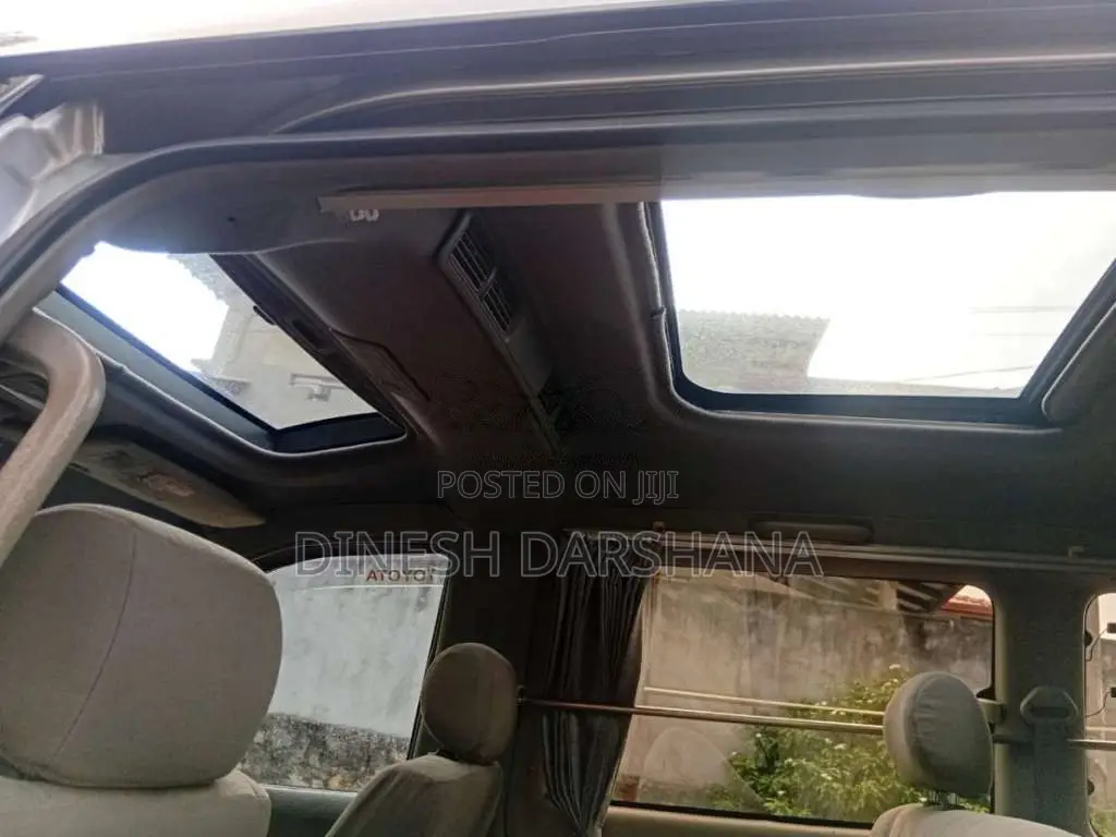Toyota NOAH 2004 Van (Used)