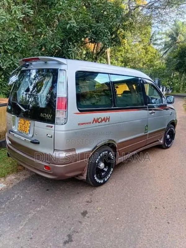 Toyota NOAH 2004 Van (Used)