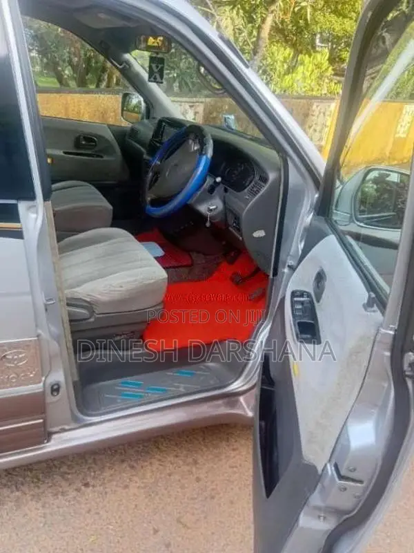 Toyota NOAH 2004 Van (Used)