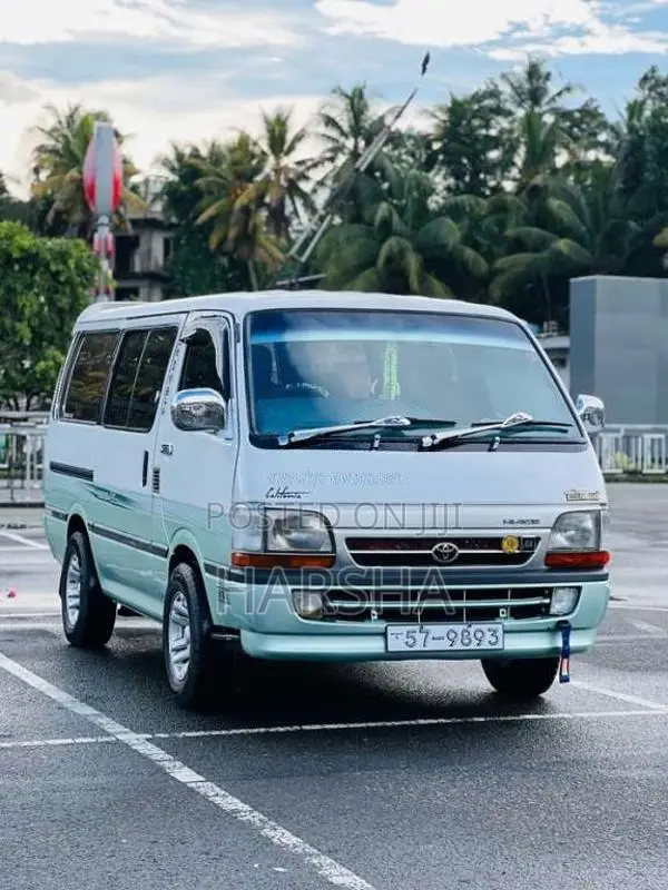 Toyota Dolphin 113 1990 Van (Used)