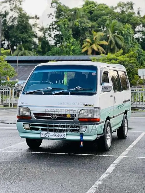 Toyota Dolphin 113 1990 Van (Used)