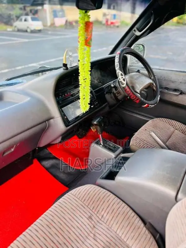 Toyota Dolphin 113 1990 Van (Used)