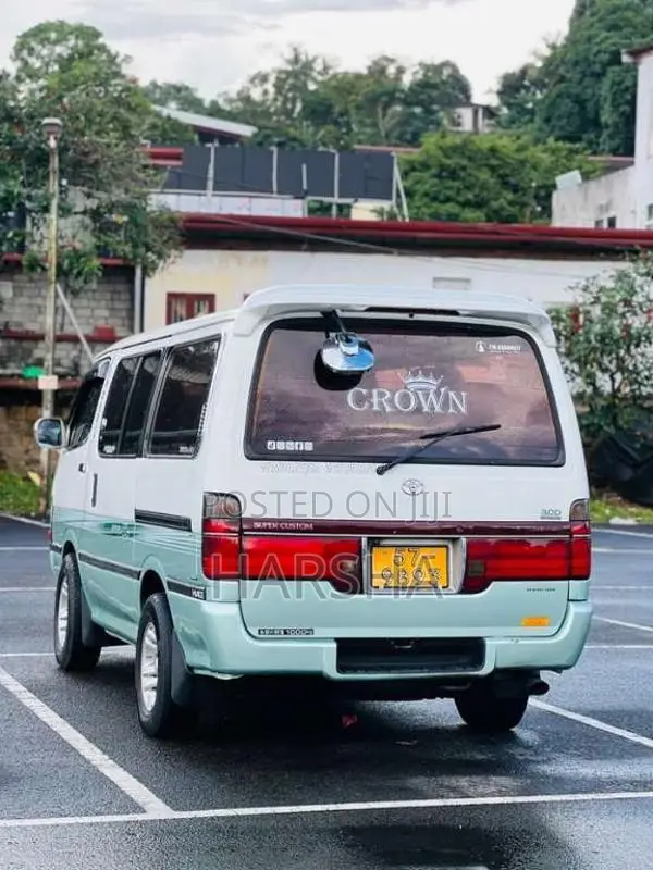 Toyota Dolphin 113 1990 Van (Used)