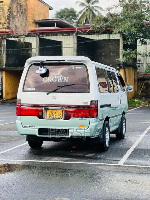 Toyota Dolphin 113 1990 Van (Used)