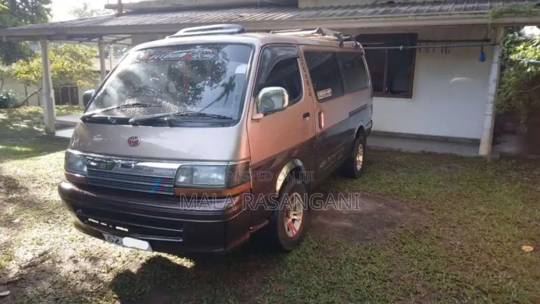 Toyota Dolphin Long GL 1989 Van (Used)
