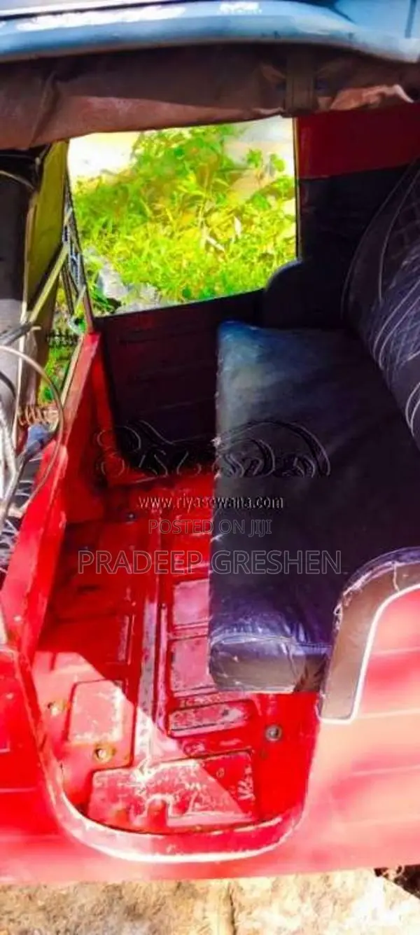 Bajaj RE 205 2011 Three Wheel (Used)