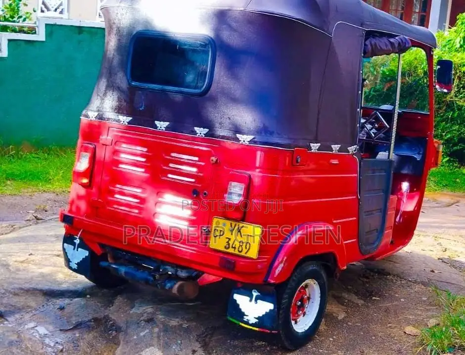 Bajaj RE 205 2011 Three Wheel (Used)
