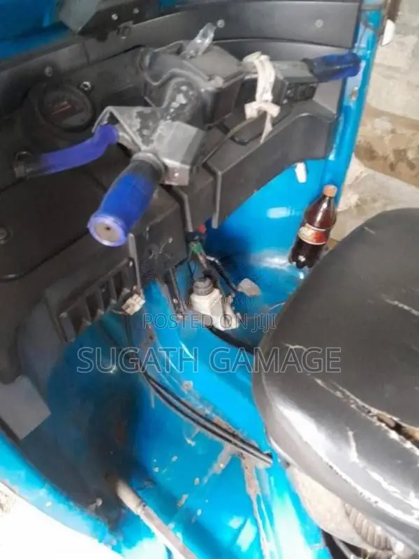 Bajaj 4 Stroke 2014 Three Wheel (Used)