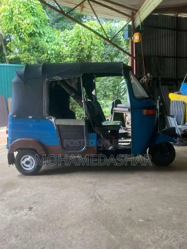 Bajaj 4 Stroke 2009 Three Wheel (Used)