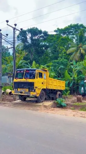 Ashok-Leyland Tipper 2011 Lorry (Used)