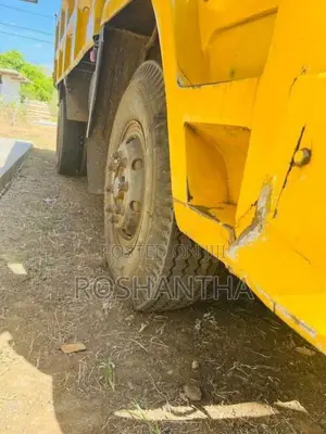 Ashok-Leyland Tipper 2011 Lorry (Used)