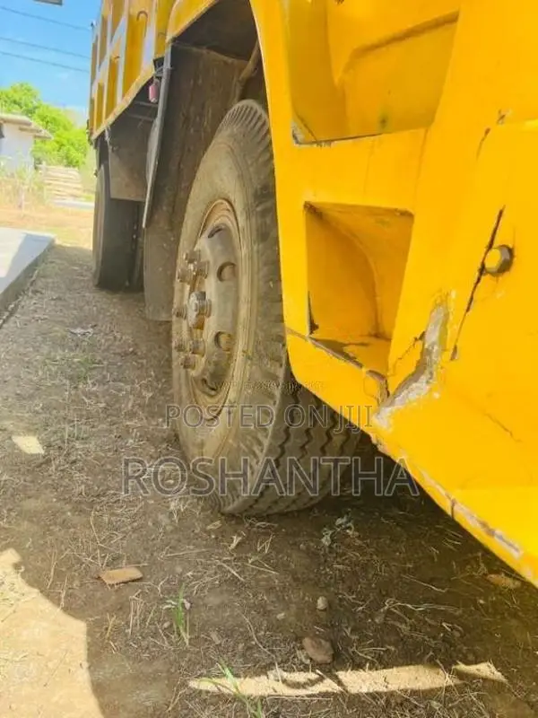 Ashok-Leyland Tipper 2011 Lorry (Used)