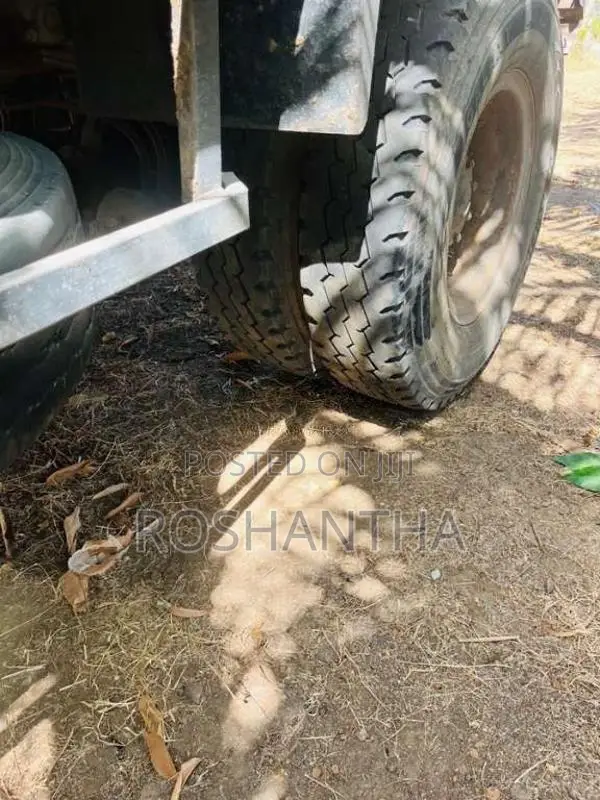 Ashok-Leyland Tipper 2011 Lorry (Used)
