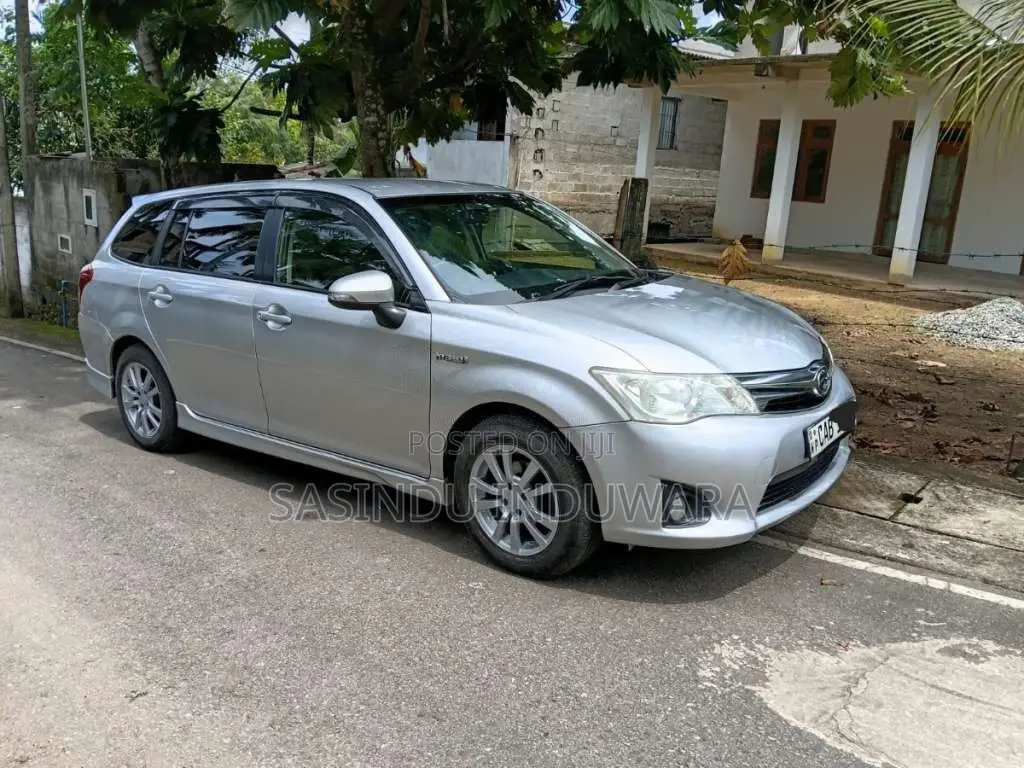 Toyota Axio Fielder 2013 Car (Used)
