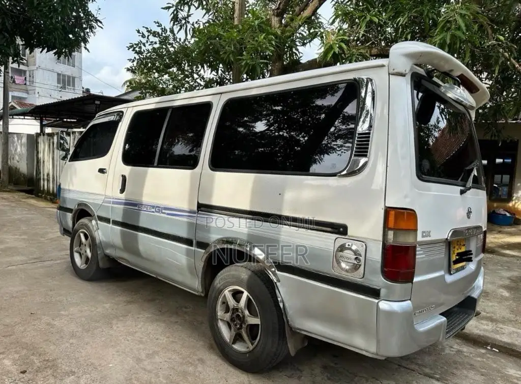 Toyota Dolphin 1991 Van (Used)