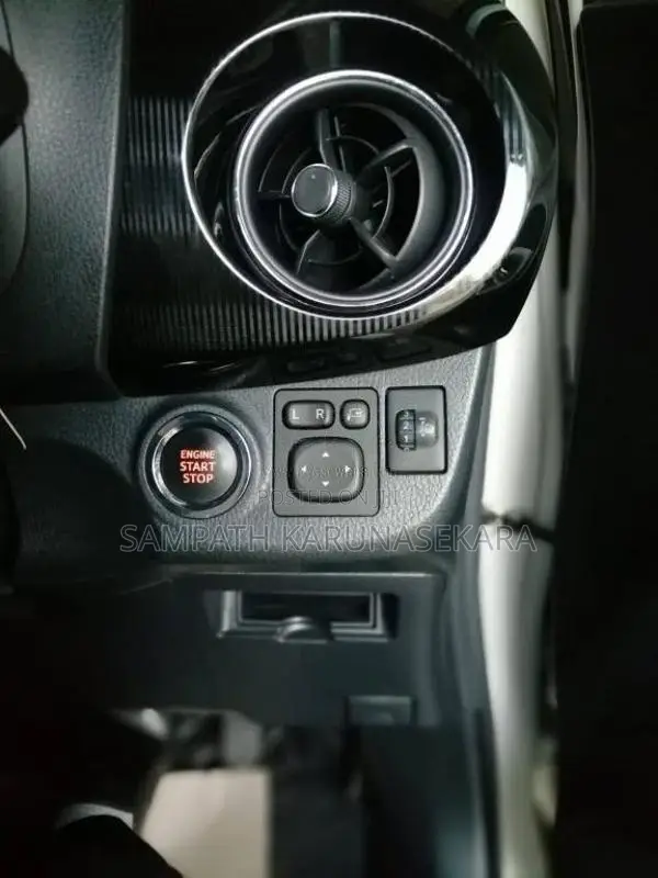 Toyota Vitz 2018 Car (Used)