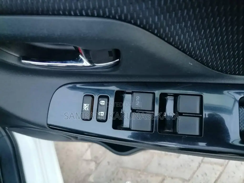 Toyota Vitz 2018 Car (Used)