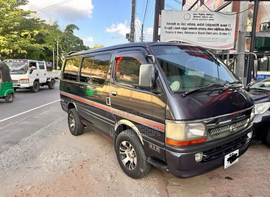 Toyota Dolphin 1992 Van (Used)