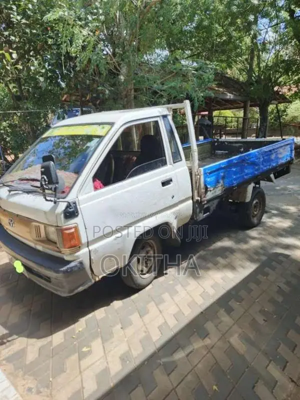 Toyota Townace 1977 Lorry (Used)